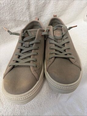 Sketchers Bobs Casual Woman’s Canvas Sneakers in Taupe
